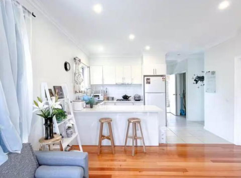 FamilyFriendly 3 Bedroom Retreat - Shared - Parking And Wifi - Hobart Tourism 3