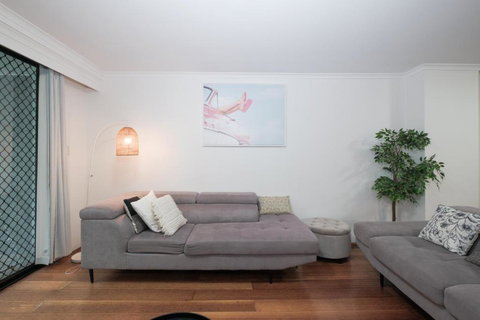 Fantastic 3BR Apt With Parking & Darling Harbour - 10 Mins Walk - Tourism TAS 3