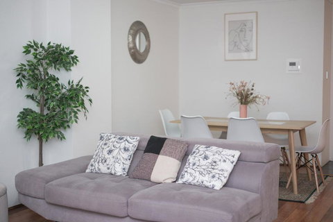 Fantastic 3BR Apt With Parking & Darling Harbour - 10 Mins Walk - Tourism TAS 4