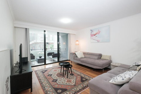 Fantastic 3BR Apt With Parking & Darling Harbour - 10 Mins Walk - Tourism TAS 1