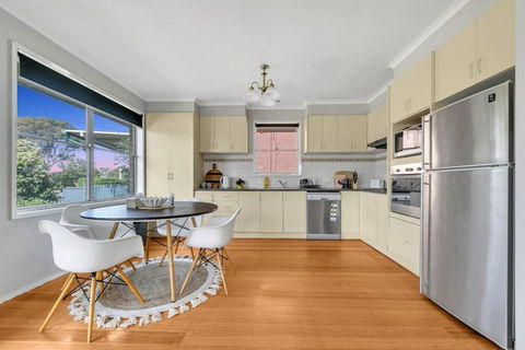 Fantastic 3BR Near North Shore Beach - Hobart Tourism 3