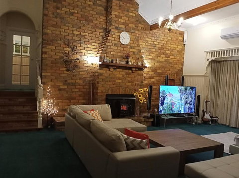 Federation Style 4 Bedroom House With Ocean View - Tourism TAS 2