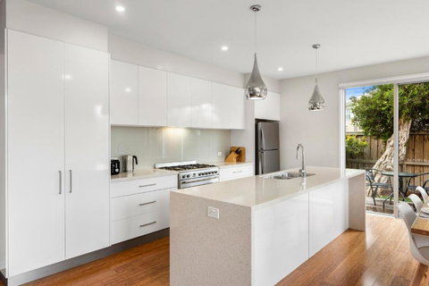 Field By The Beach - Tourism TAS 3