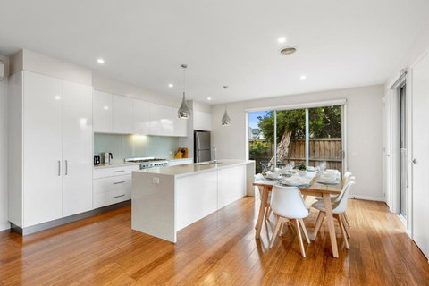 Field By The Beach - Tourism TAS 4