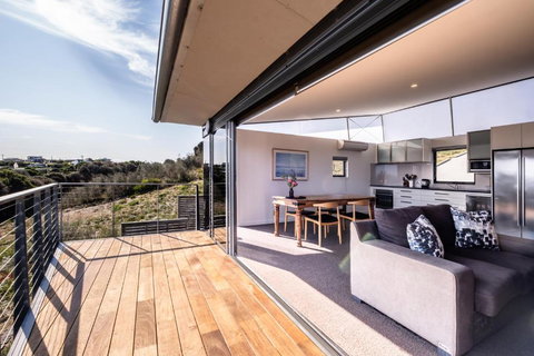 Footprints 2 - Tourism TAS 1