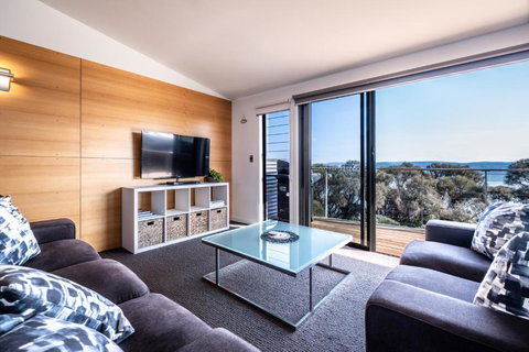 Footprints 2 - Tourism TAS 2