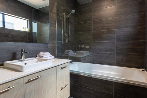 Forest Getaway - Walk To Margaret River Town - NEW - Tourism TAS 1