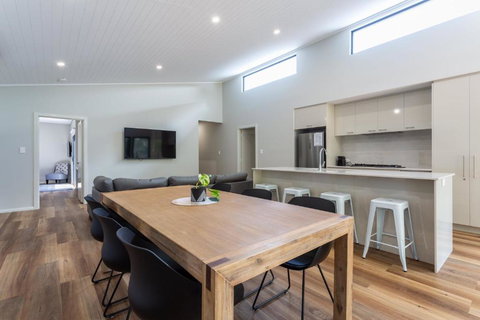 Forest Getaway - Walk To Margaret River Town - NEW - Tourism TAS 0