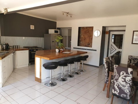 Fossickers Den Dugout Accommodation - Tourism TAS 3