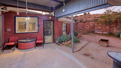 Fossickers Den Dugout Accommodation - Tourism TAS 1