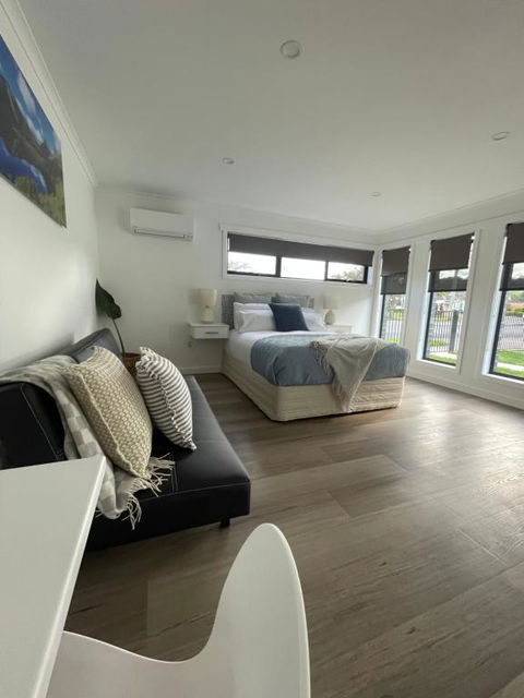 Four Square Short Stay Accommodation Railton - Hobart Tourism 4