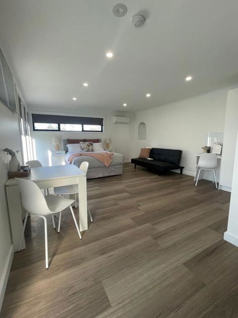 Four Square Short Stay Accommodation Railton - Hobart Tourism 1