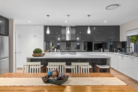 Family Vacation Escapade Shops Beach And Sun Await - Tourism TAS 1