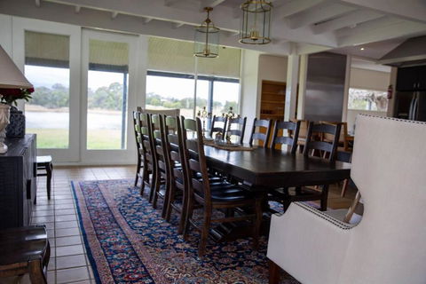 Finsbury House - Luxury 8 Bedroom Farm Homestead With Pool - Hobart Tourism 3