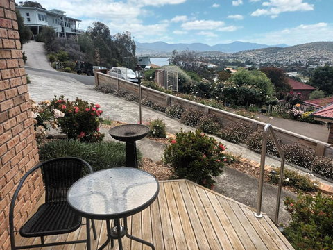 Front Apartment In Howrah With Stunning Views - Tourism TAS 0