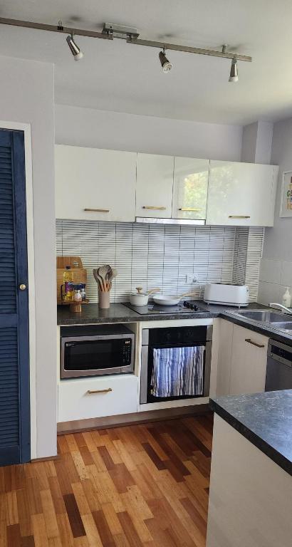 Funky Vibes 2 Bedroom Gem - Tourism TAS 4