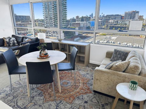 G901S - Bright Zetland Escape With City Views - Hobart Tourism 0