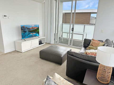 G901S - Bright Zetland Escape With City Views - Hobart Tourism 1