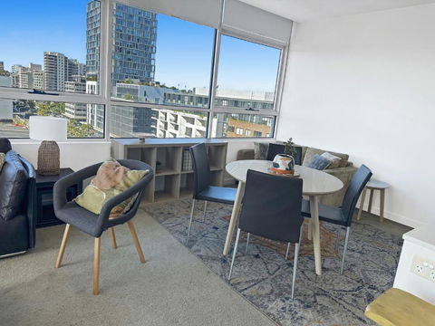 G901S - Bright Zetland Escape With City Views - Hobart Tourism 2