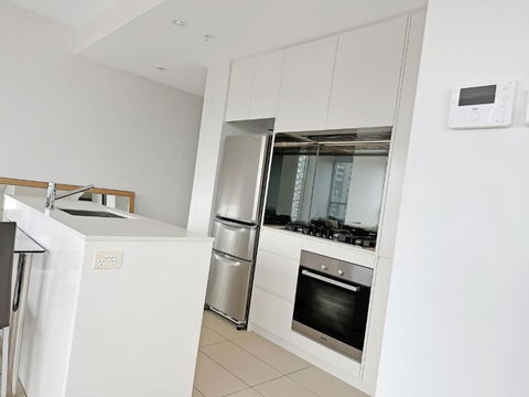 G901S - Bright Zetland Escape With City Views - Hobart Tourism 3