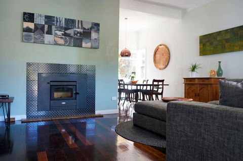 Gallery House Dwellingup - Hobart Tourism 0
