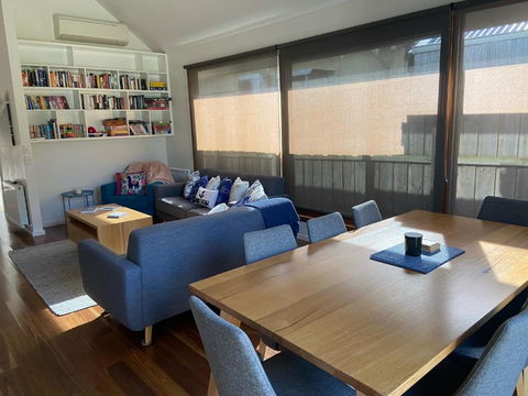 GALWAY COTTAGE - Hobart Tourism 3