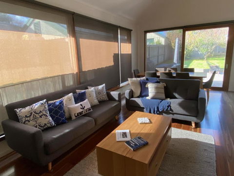 GALWAY COTTAGE - Hobart Tourism 0