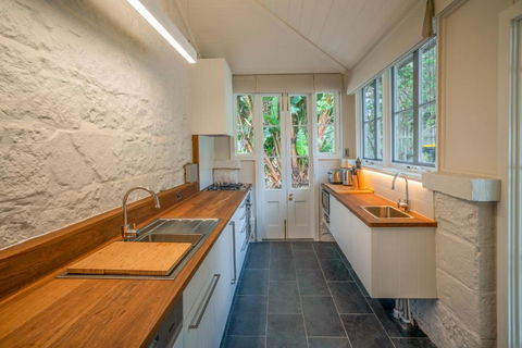 Gardeners Cottage - Hobart Tourism 1