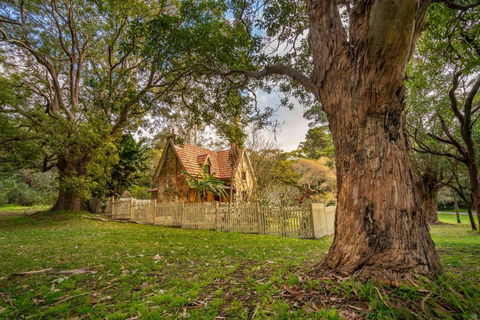 Gardeners Cottage - Hobart Tourism 4