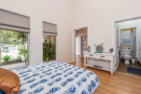 Gawler Townhouses 1C , 1 Queen Bed - Hobart Tourism 0