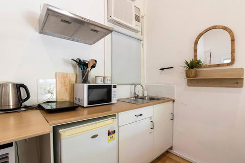 Gawler Townhouses 1C , 1 Queen Bed - Hobart Tourism 4