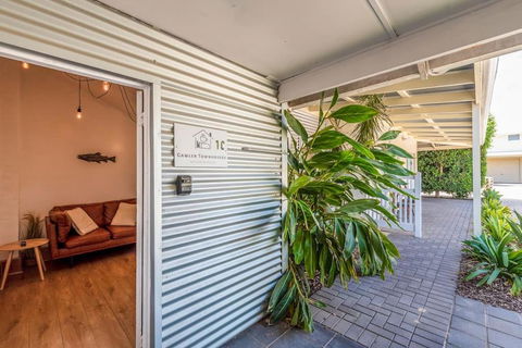 Gawler Townhouses 1C , 1 Queen Bed - Hobart Tourism 1