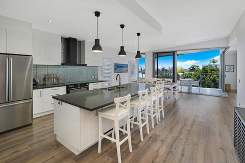 GEORGE8- THE ULTIMATE, FAMILY BEACH HOUSE! - Hobart Tourism 1