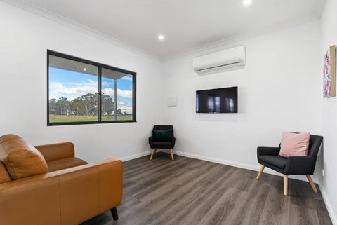 Glenowrie Cottage - 2 King Beds - Close To Cadia - Tourism TAS 3