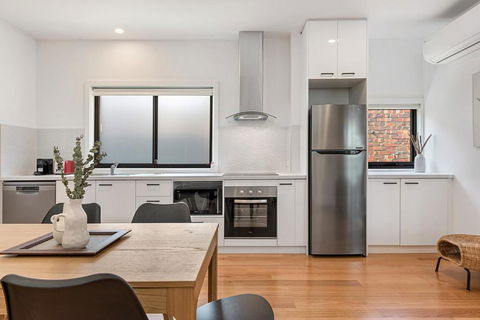 Gorgeous 3-Bed House With Spacious Shared Backyard - Hobart Tourism 2