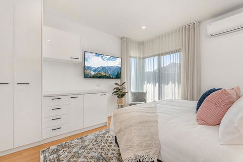 Gorgeous 3-Bed House With Spacious Shared Backyard - Hobart Tourism 3