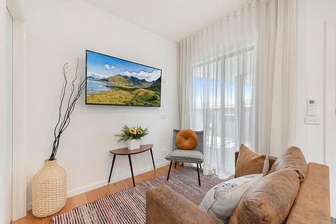 Gorgeous 3-Bed House With Spacious Shared Backyard - Hobart Tourism 0
