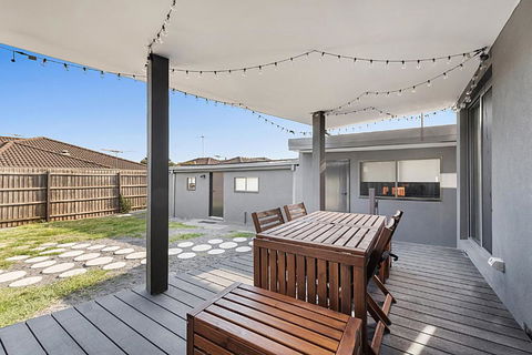 Gorgeous 3-Bed House With Spacious Shared Backyard - Hobart Tourism 4