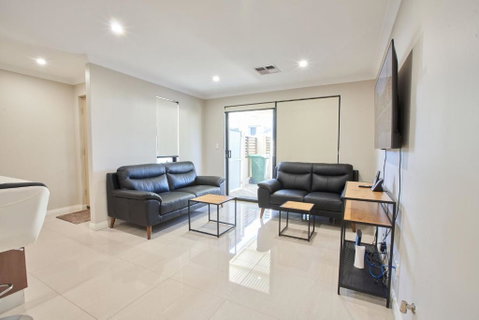 Gorgeous Family House Near Shops - Tourism TAS 3