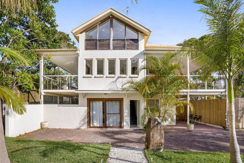 Fuller Holidays - The Rock Belongil Beach - Tourism TAS 2