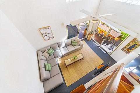 Fuller Holidays - The Rock Belongil Beach - Tourism TAS 4