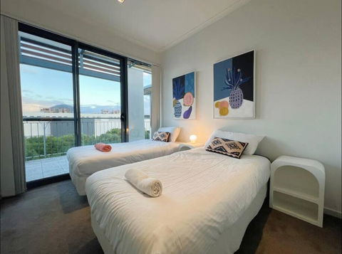 GW24-1 BATH 2 BR At The Glen With FREE Parking And Balcony - Hobart Tourism 1