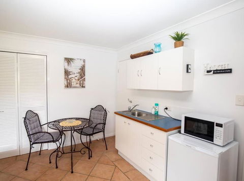 GORGEOUS STUDIO + 100M TO BEACH + POOL - Hobart Tourism 2