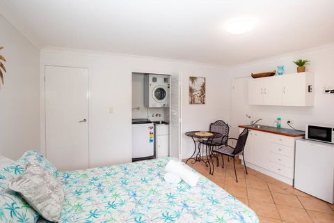 GORGEOUS STUDIO + 100M TO BEACH + POOL - Hobart Tourism 4
