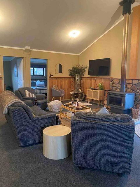 Great Lakes Wilderness Three Bedroom Home - Hobart Tourism 0