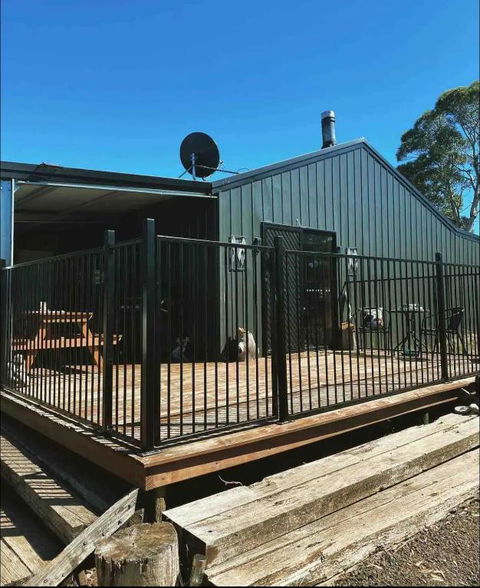 Great Lakes Wilderness Three Bedroom Home - Hobart Tourism 3