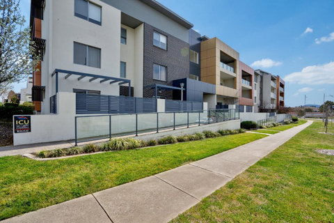 Ground Level 1-Bed: Courtyard & Alfresco Dining - Tourism TAS 4