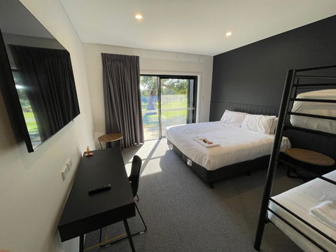 Harden Country Club Motel - Hobart Tourism 3