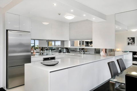 HARIS - Modern 2BR Apartment With Views - Tourism TAS 1