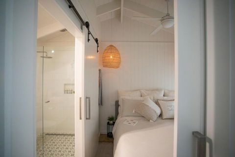 Gumnut Cottage Gippsland - Tiny Romantic Escape W King Bed Mountain Views - Hobart Tourism 4